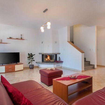 Ferienhaus Mary Лижнян Экстерьер фото