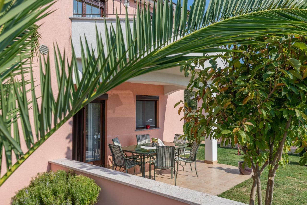 Ferienhaus Mary Лижнян Экстерьер фото