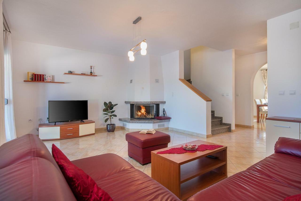 Ferienhaus Mary Лижнян Экстерьер фото