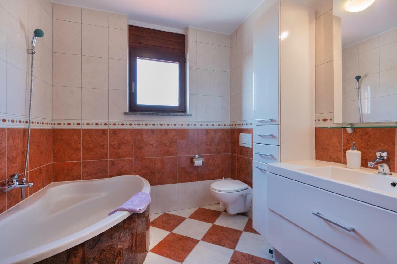 Ferienhaus Mary Лижнян Экстерьер фото